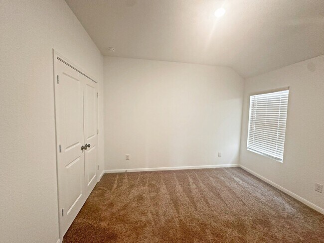 Foto del edificio - 14134 Roller Mls