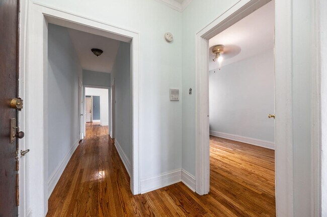 Foto del edificio - 4212 N Bernard St