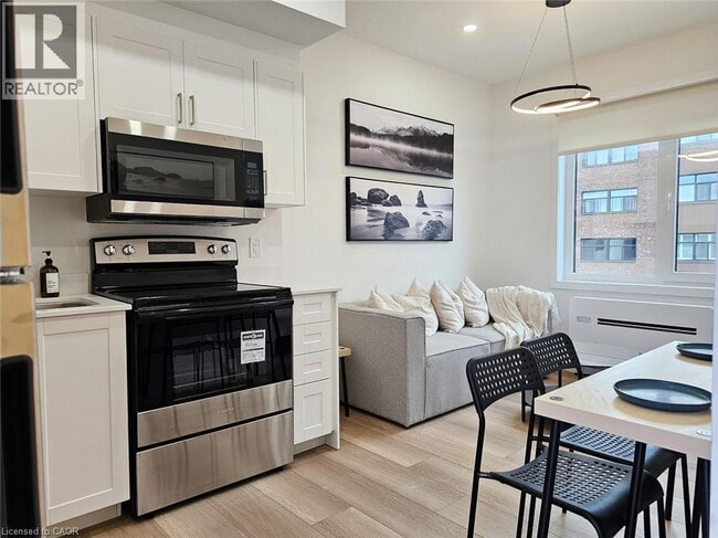 Building Photo - 268 Oakdale Ave