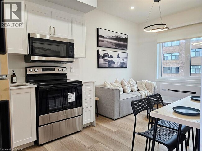 Photo du bâtiment - 268 Oakdale Ave