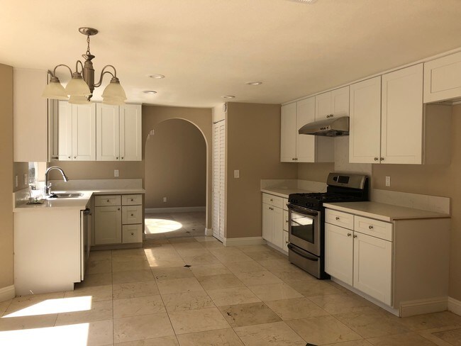 Cocina completamente renovados! - 25961 Hinckley St