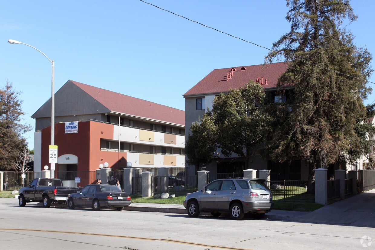Foto principal - Alamitos Apartments