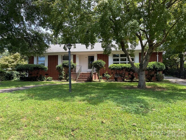 Building Photo - 1104 Belvedere Dr