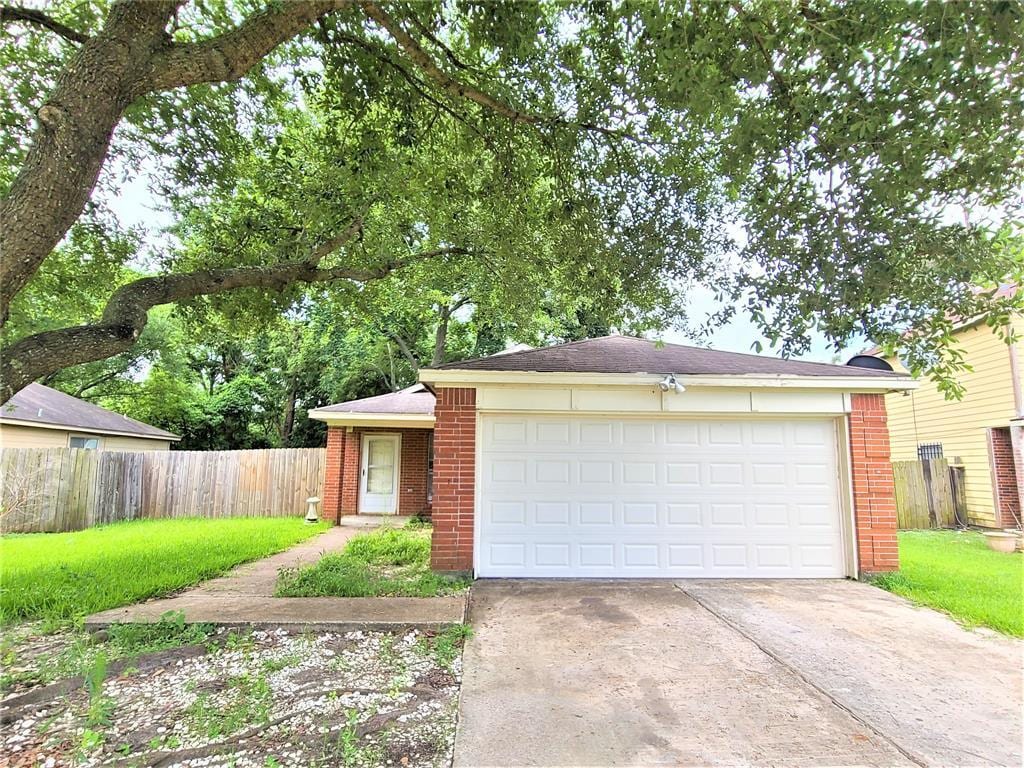 Foto principal - 16022 Old River Rd