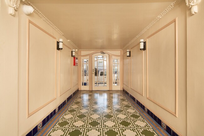 Foto del edificio - 460 S Van Ness Ave