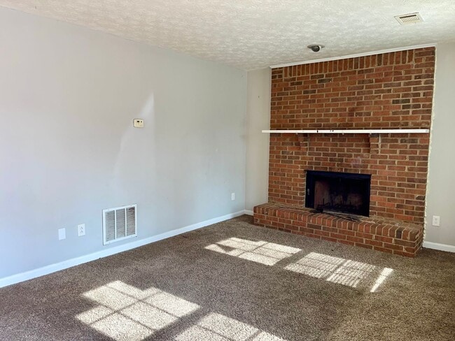 Building Photo - 945 Silverwood Dr