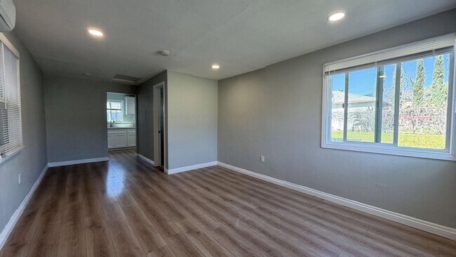 Foto del edificio - 7228 San Francisco St