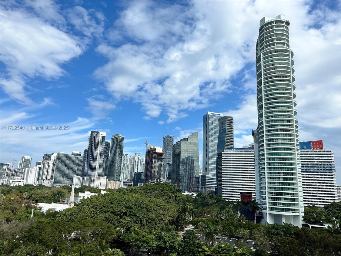 Primary Photo - 1901 Brickell Ave