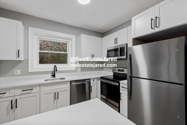 Foto del edificio - Luxury Apt near NEU!  High End Appliances! Ht/HW Inc!  Beautiful City Views!