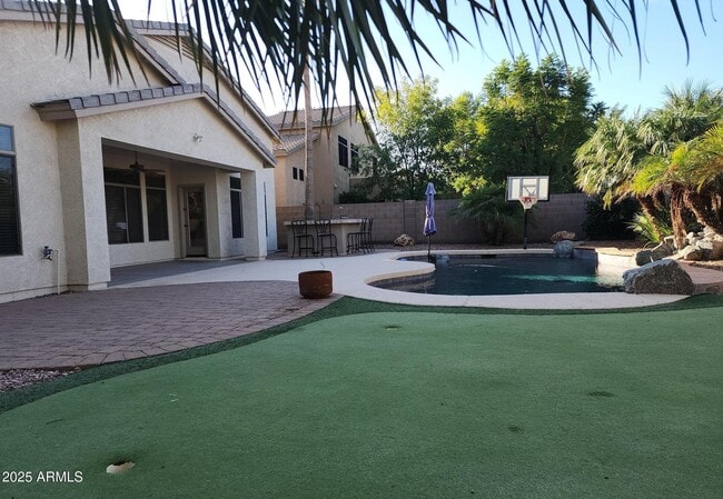 Foto del edificio - 3530 S McClelland Dr