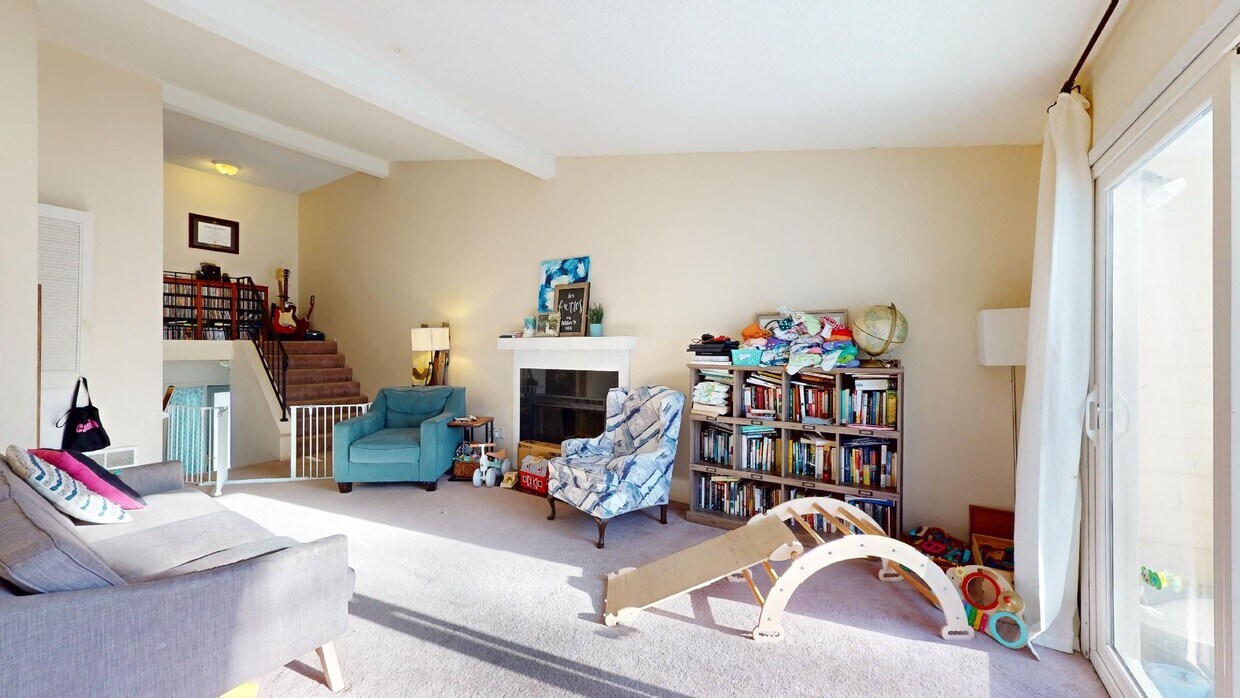 Primary Photo - 542 Meadow Court, Available August 1st!