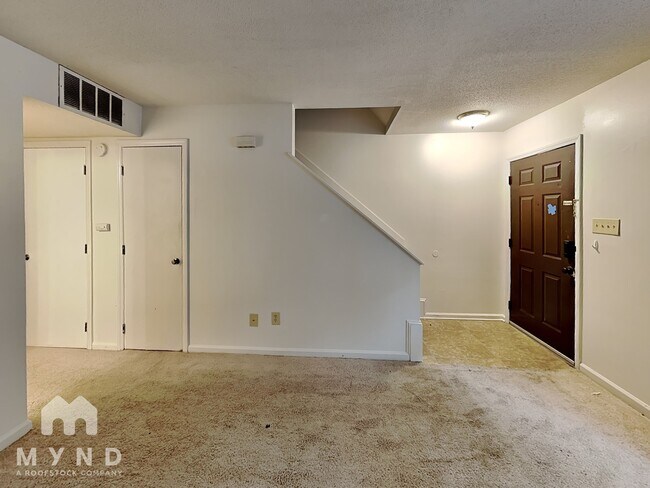 Foto del edificio - 8715 Chapel Hill Rd