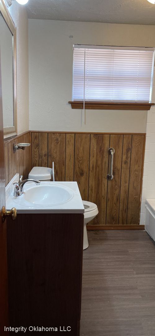 Building Photo - 3 br, 1 bath House - 1904 Clary Dr.