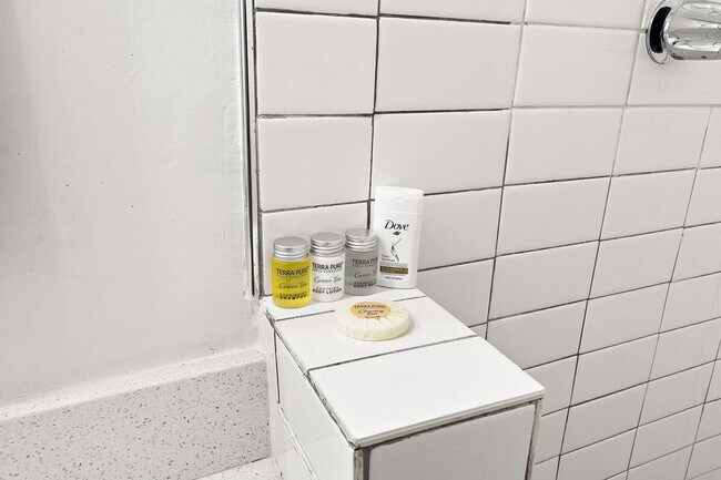 Foto del edificio - 704 W Main St