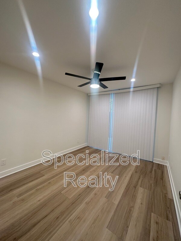 Foto del edificio - 12325 Moorpark St
