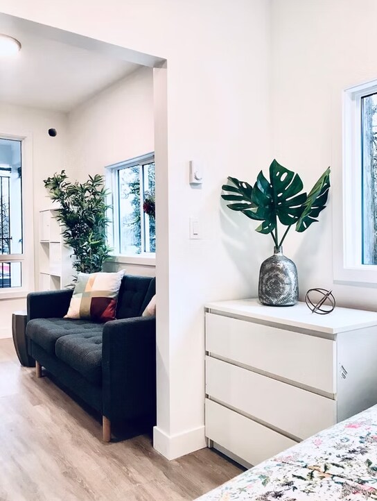 Photo du bâtiment - Cozy Living in Grandview-Woodlands