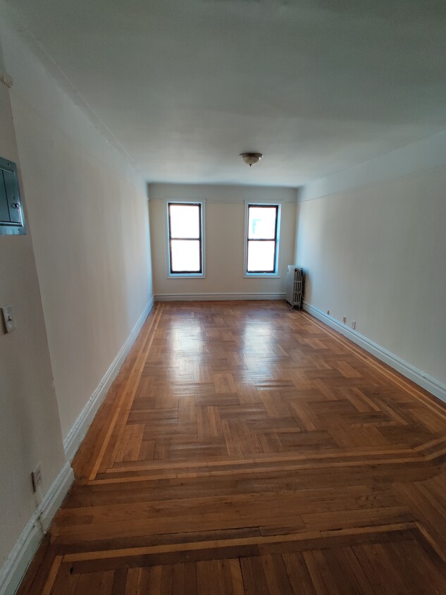 Primary Photo - 2162 Barnes Ave