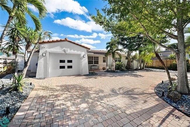 Building Photo - 530 SW 11th Ave