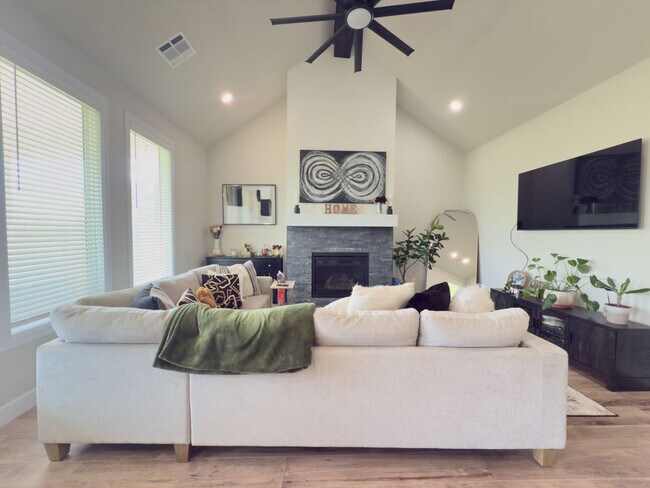 Foto del edificio - Immaculate Home in Deer Creek Park!