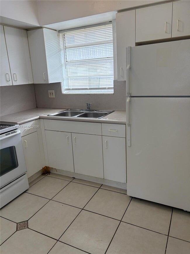 Building Photo - 1350 NE 119th St