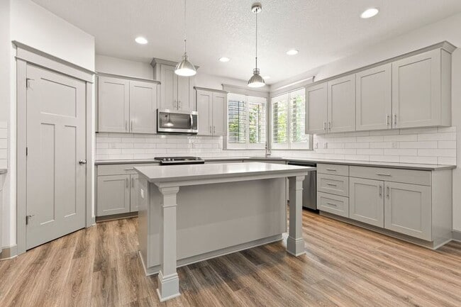 Building Photo - 14716 Blue Blossom Way