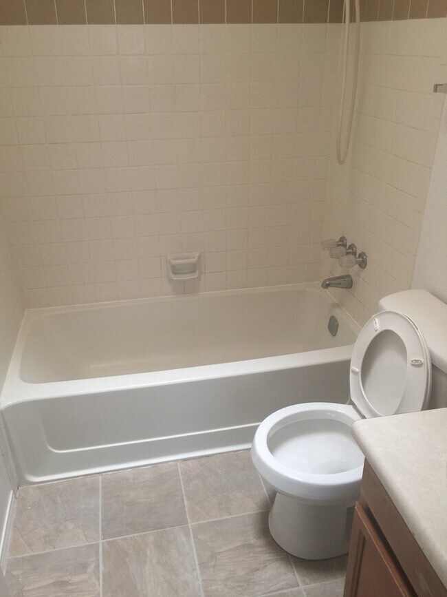 Foto del edificio - 4216 Russel Ct NE