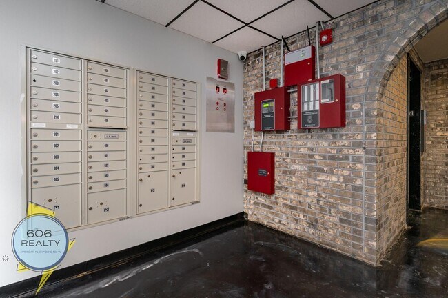 Building Photo - 2300 N Harlem Ave