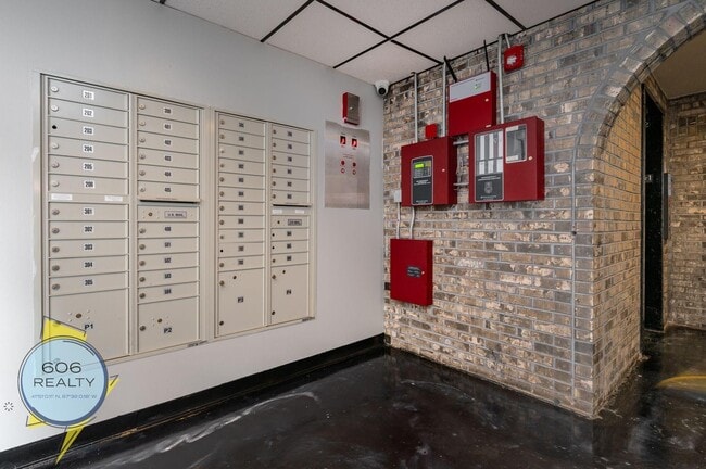 Building Photo - 2300 N Harlem Ave