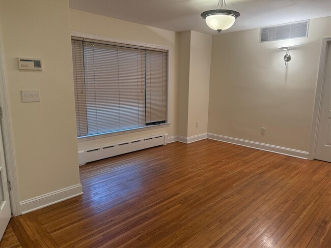 Foto del edificio - 1357 Kew Ave
