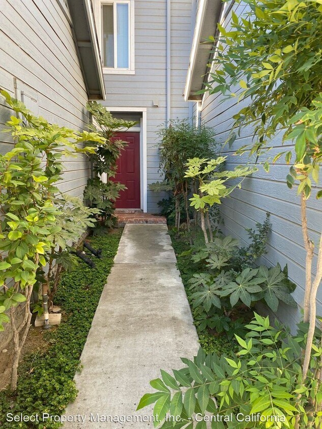 2 br, 1.5 bath House 910 South Ave House Rental in Gustine, CA