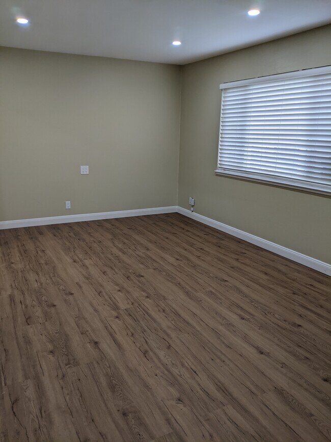 Foto del edificio - 1316 Cedar St