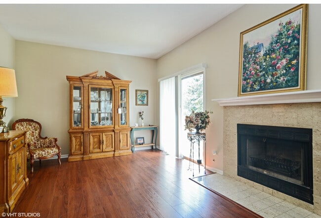 Building Photo - 544 W Parkside Dr