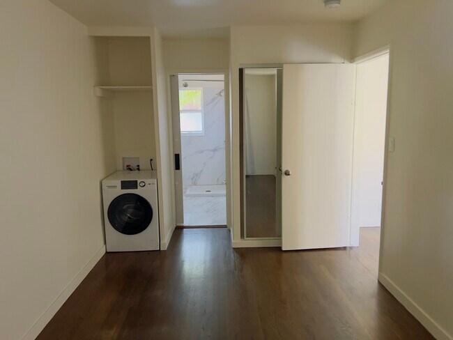 Foto del edificio - 4247 1/2 S Centinela Ave
