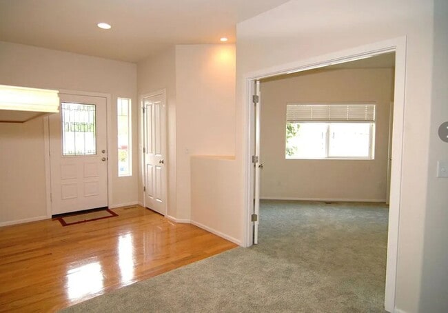 Building Photo - 3 Bedroom Home in North Albany!