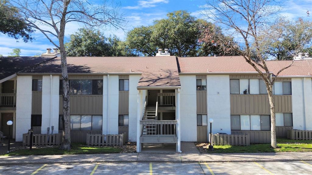 Primary Photo - 12100 Melville Dr