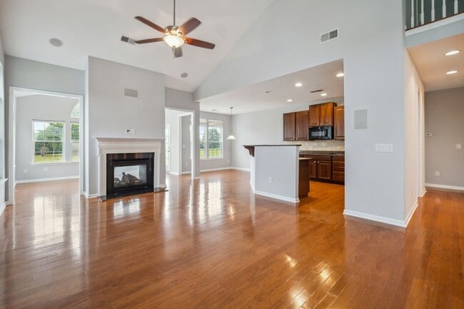 Building Photo - 606 Shoreline Blvd