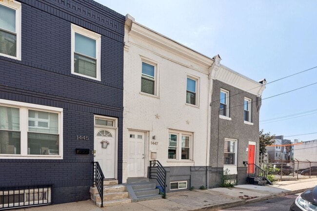 Building Photo - Grays Ferry beauty!