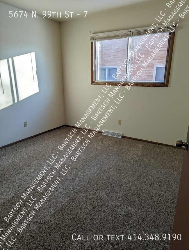 Foto del edificio - 5674 N 99th St