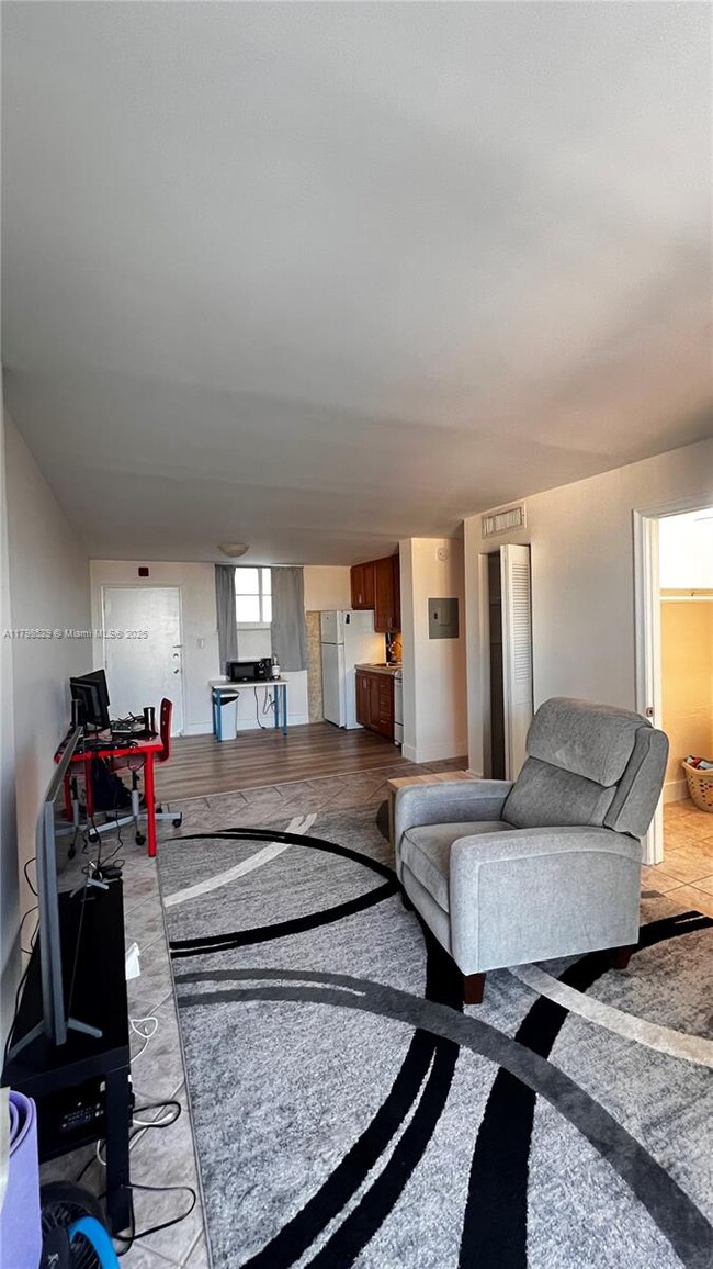 Foto del edificio - 1750 James Ave