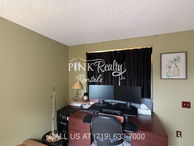 Building Photo - 8560 Avens Cir