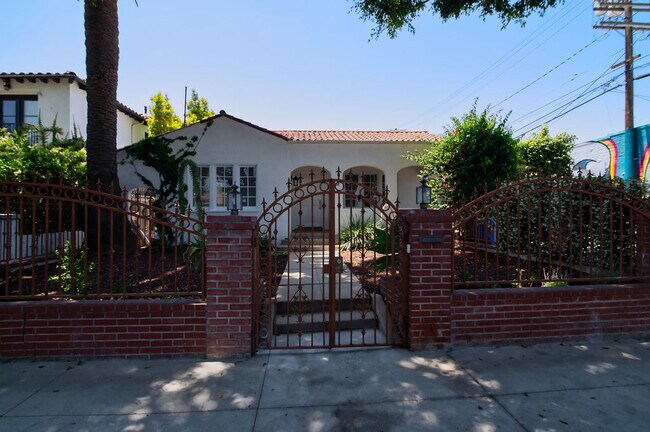 Foto del edificio - 641 N Martel Ave