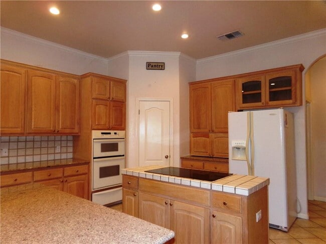 Building Photo - 100 Pine Point Cove