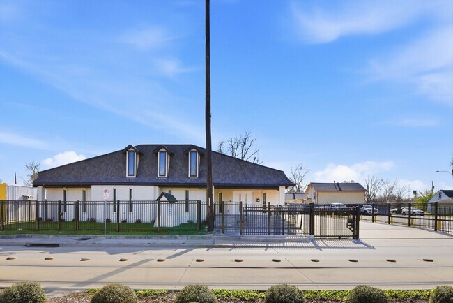 Foto del edificio - 3911 Fulton St