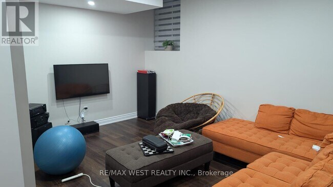 Photo du bâtiment - 65 Port Royal Ave