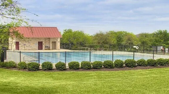 Foto del edificio - 8911 Rainbow Crk