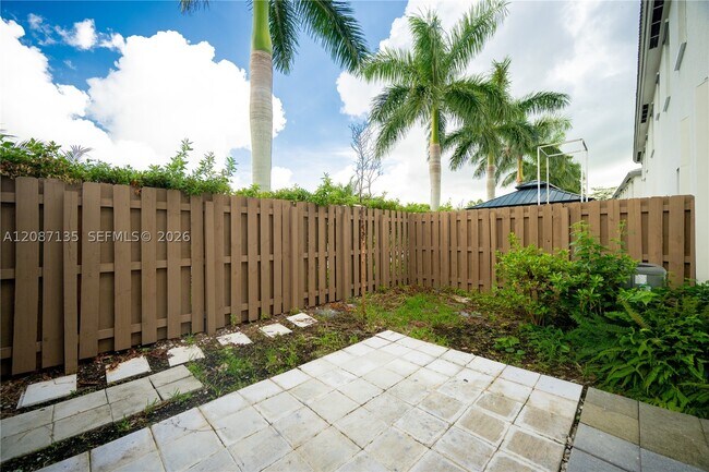 Foto del edificio - 2667 SE 10th St