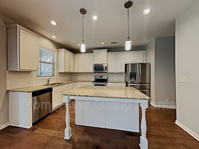Building Photo - 7501 Silk Tree Pointe