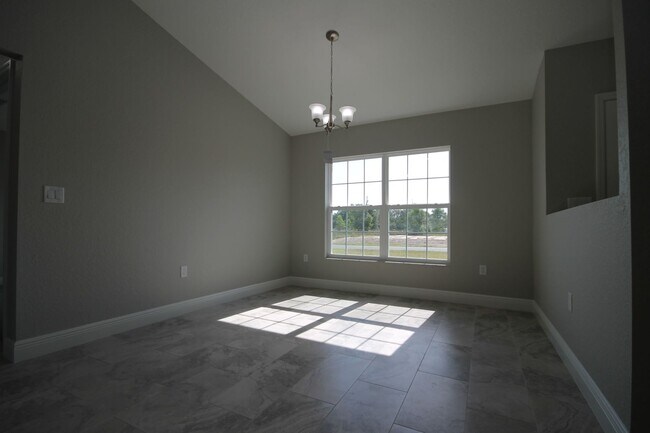 Foto del edificio - Amazing 3 Bedroom, 2 Bathroom Home in Mari...
