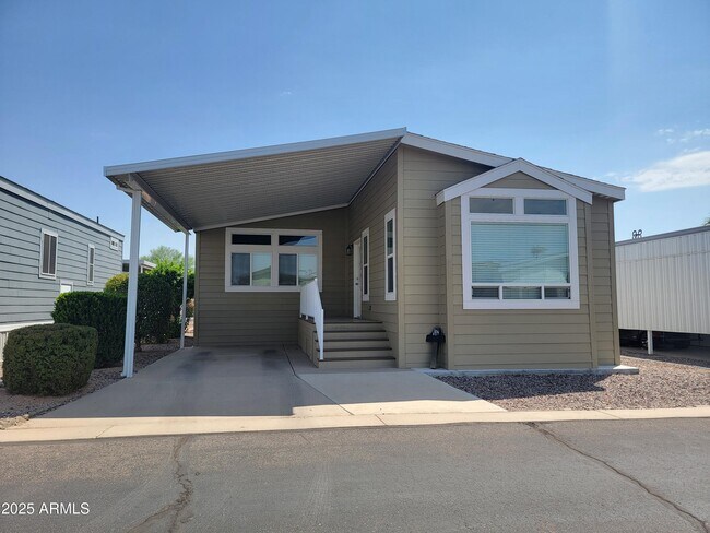 Foto del edificio - 7750 E Broadway Rd