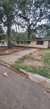Building Photo - 3021 Woodview Dr